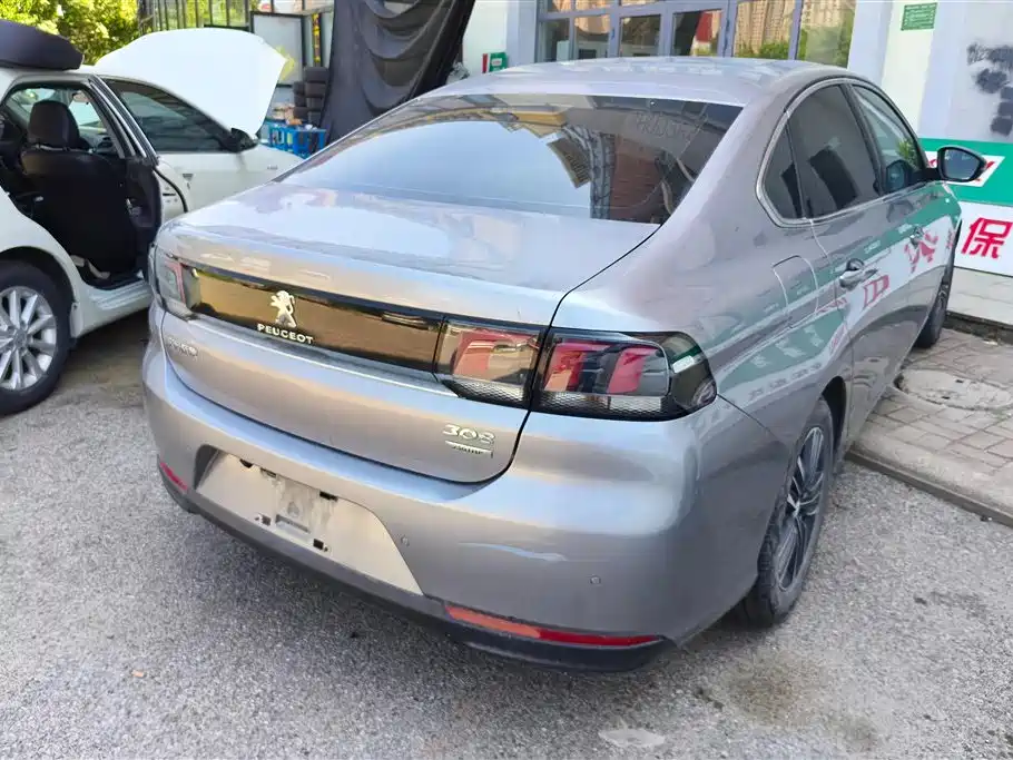 PEUGEOT  308