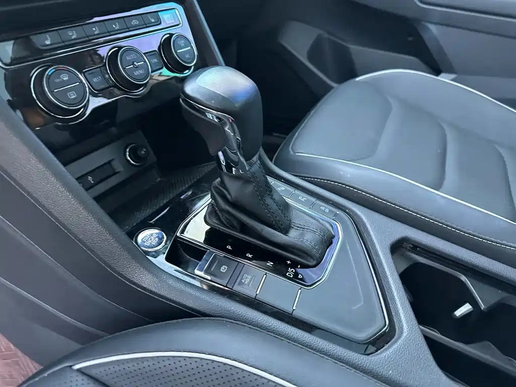 Volkswagen Tiguan L — миниатюра 14