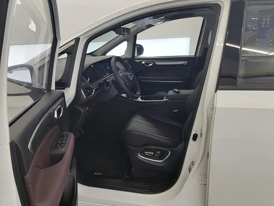 GAC Motor Trumpchi M6 — миниатюра 9