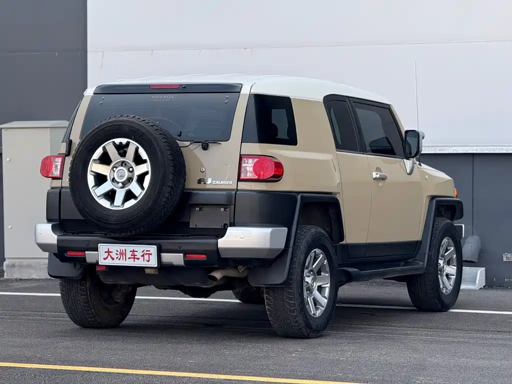 Toyota FJ Cruiser — миниатюра 8