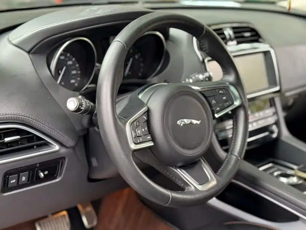 Jaguar F-PACE — миниатюра 9
