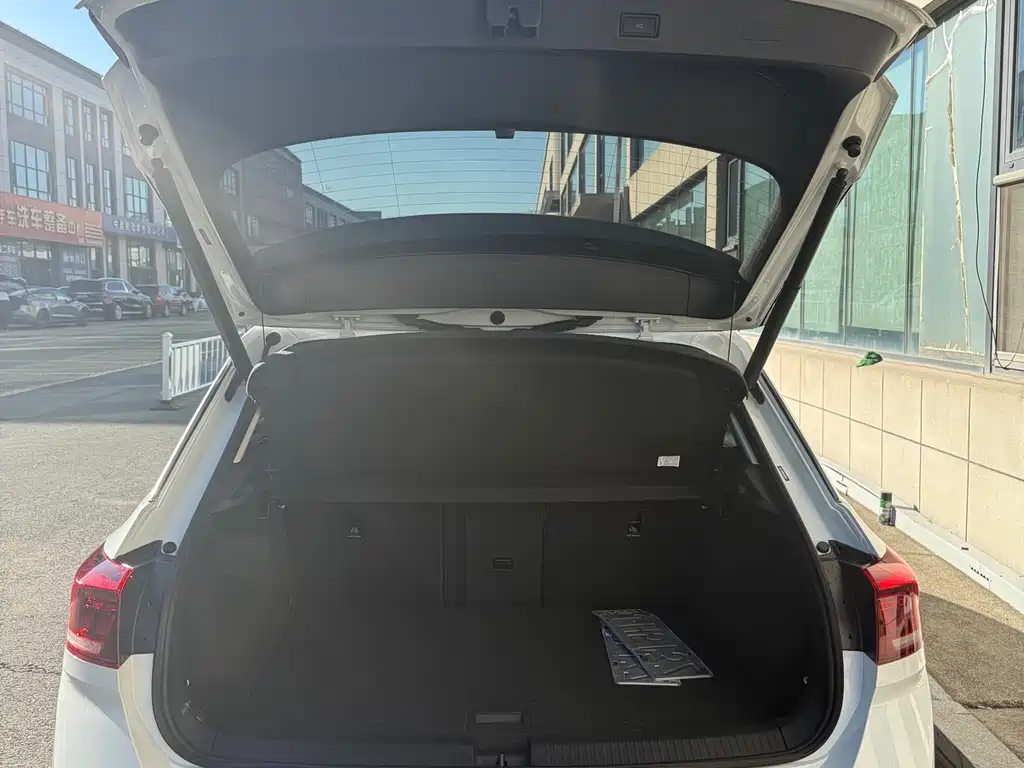 Volkswagen T-Roc — миниатюра 11