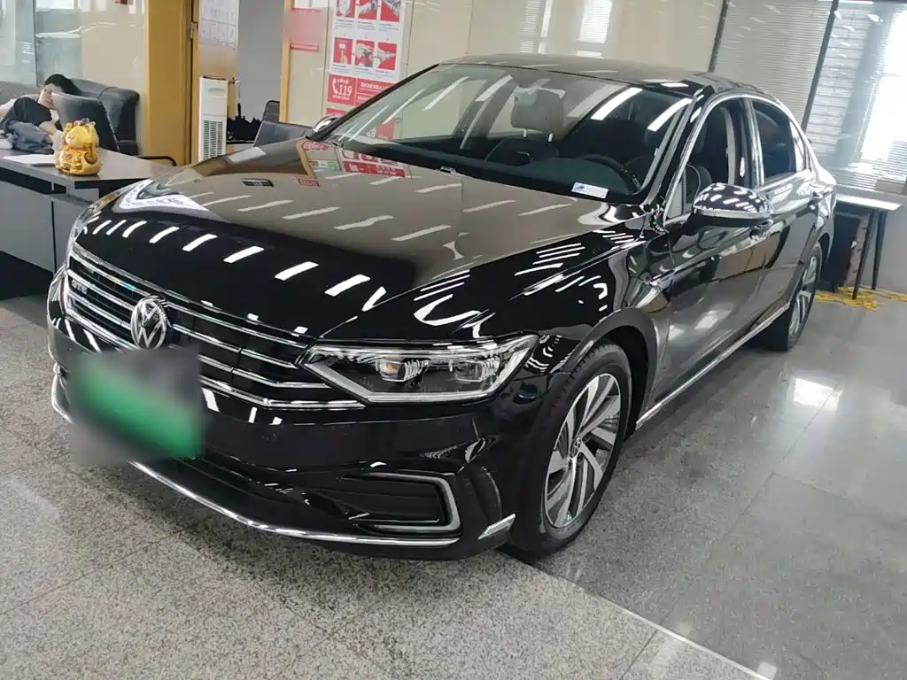 Volkswagen Magotan PHEV — миниатюра 2
