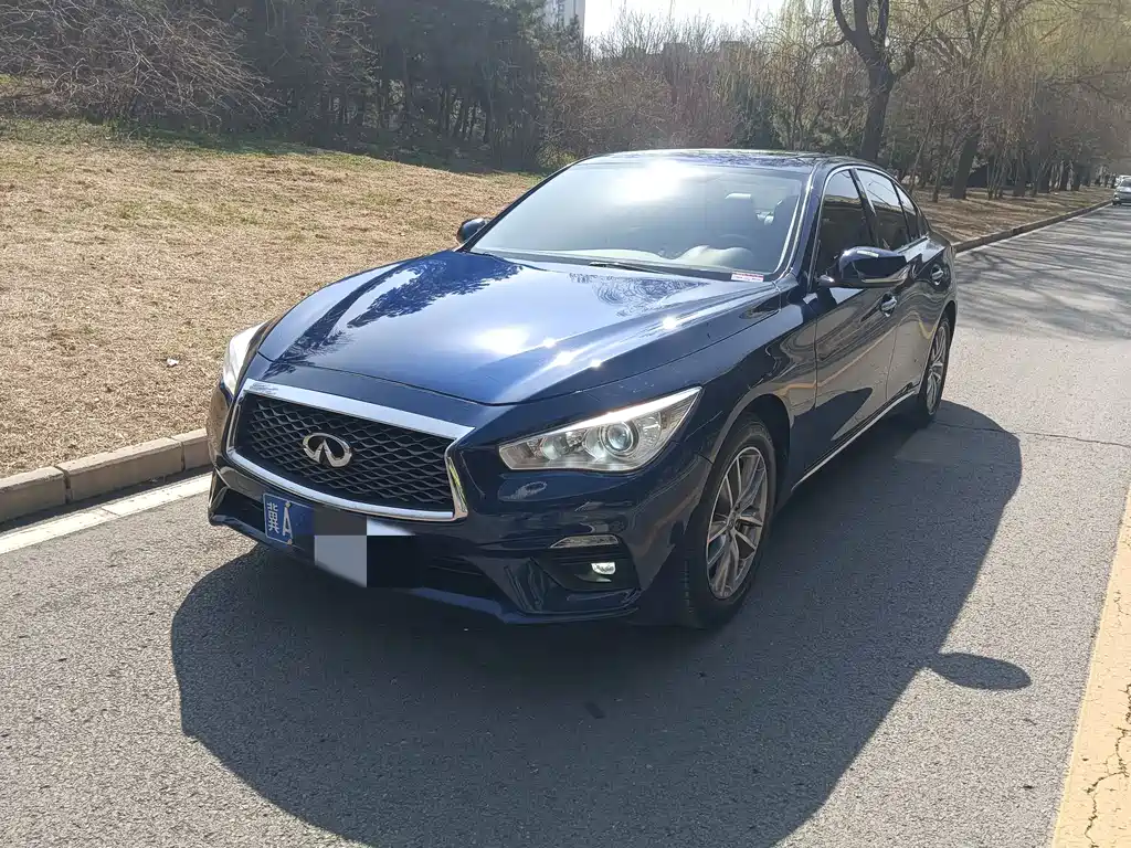 INFINITI Q50L