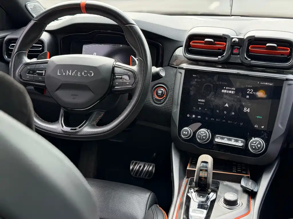 Lynk & Co 02 Hatchback — миниатюра 11