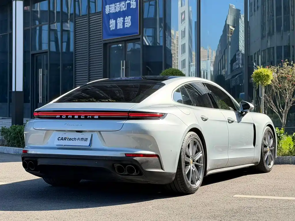 PORSCHE PANAMERA
