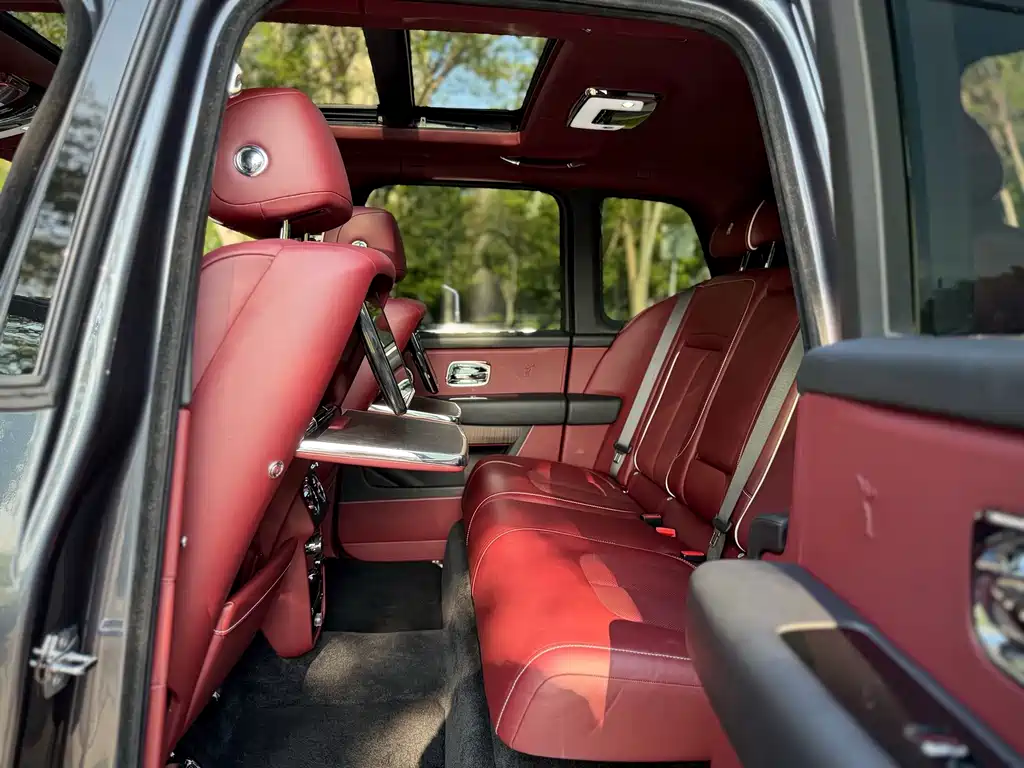 Rolls-Royce Cullinan — миниатюра 13
