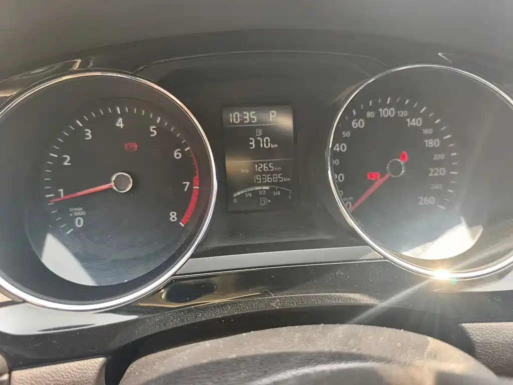Volkswagen Sagitar 2015 1.6L AT Comfort