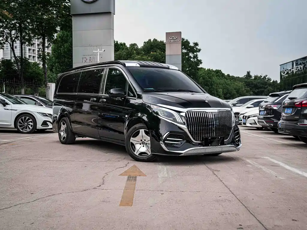 Mercedes-Benz Vito 2023 2.0T Elite 7 мест