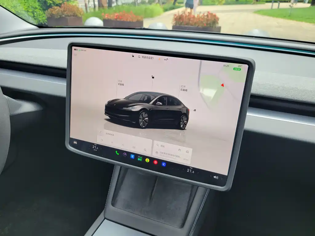 Tesla Model 3 — миниатюра 18