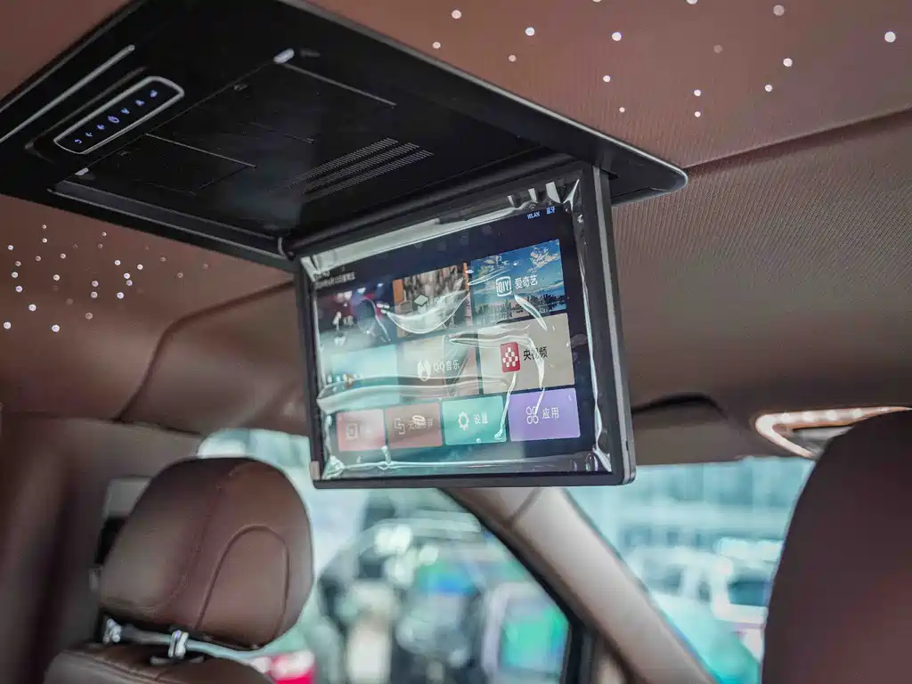 Mercedes-Benz Vito 2023 2.0T Elite 7 мест