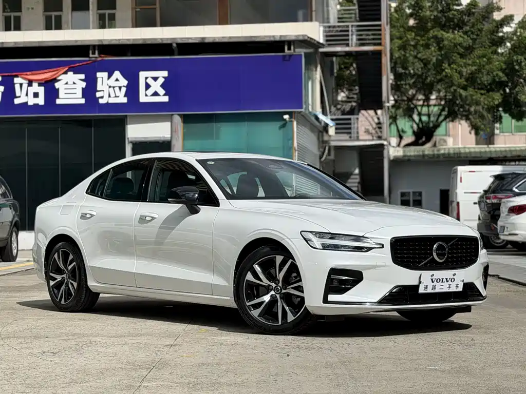 Volvo S60 2024 B5 Sport