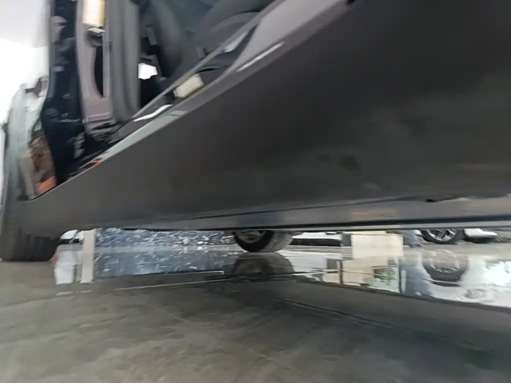 Tesla Model Y — миниатюра 21