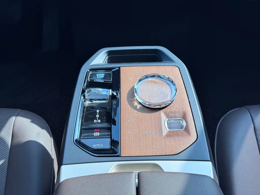 BMW iX — миниатюра 12