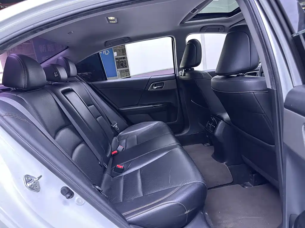 Honda Accord — миниатюра 13