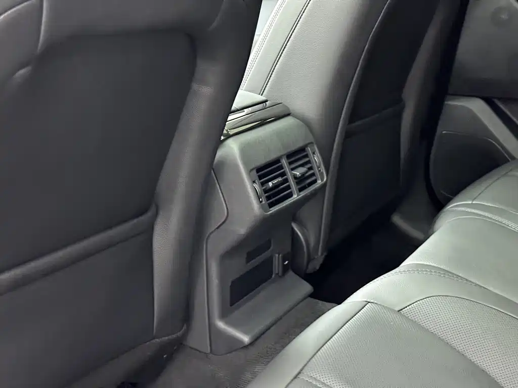 Land Rover Velar — миниатюра 17