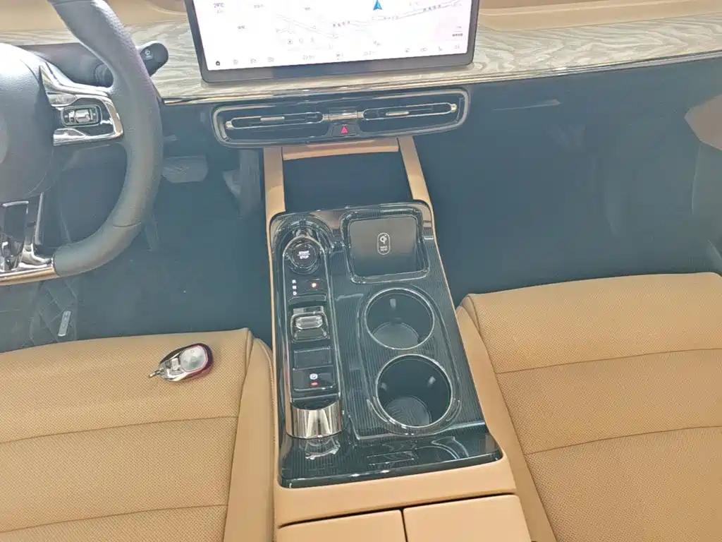 GAC Motor Trumpchi E8 PHEV — миниатюра 14