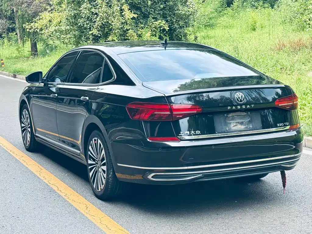 Volkswagen Passat 2021 330TSI Luxury
