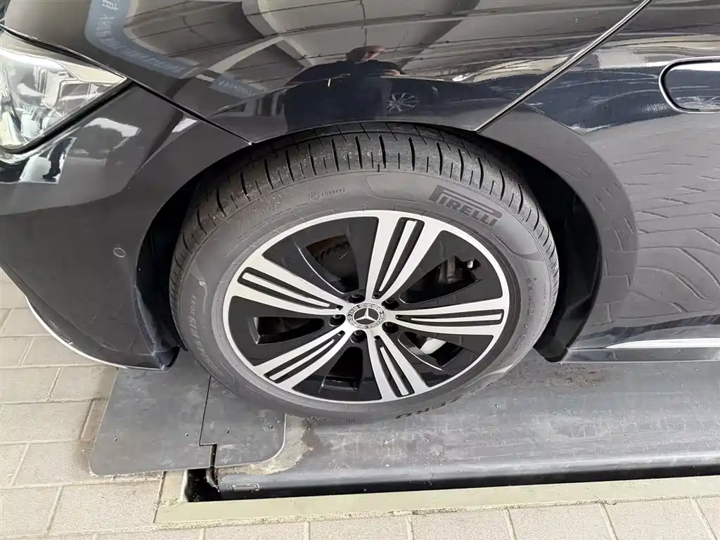 Mercedes-Benz EQE 2025 500 4MATIC Luxury