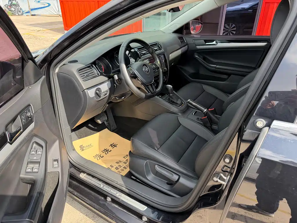 Volkswagen Sagitar 2017 180TSI AT Premium