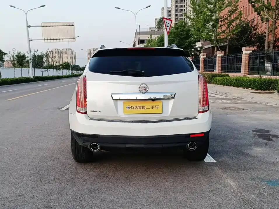 Cadillac SRX — миниатюра 6