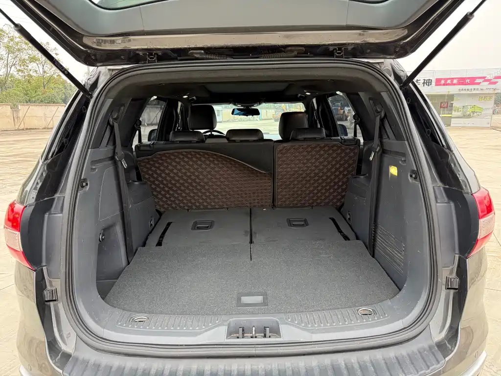 Ford Everest — миниатюра 8