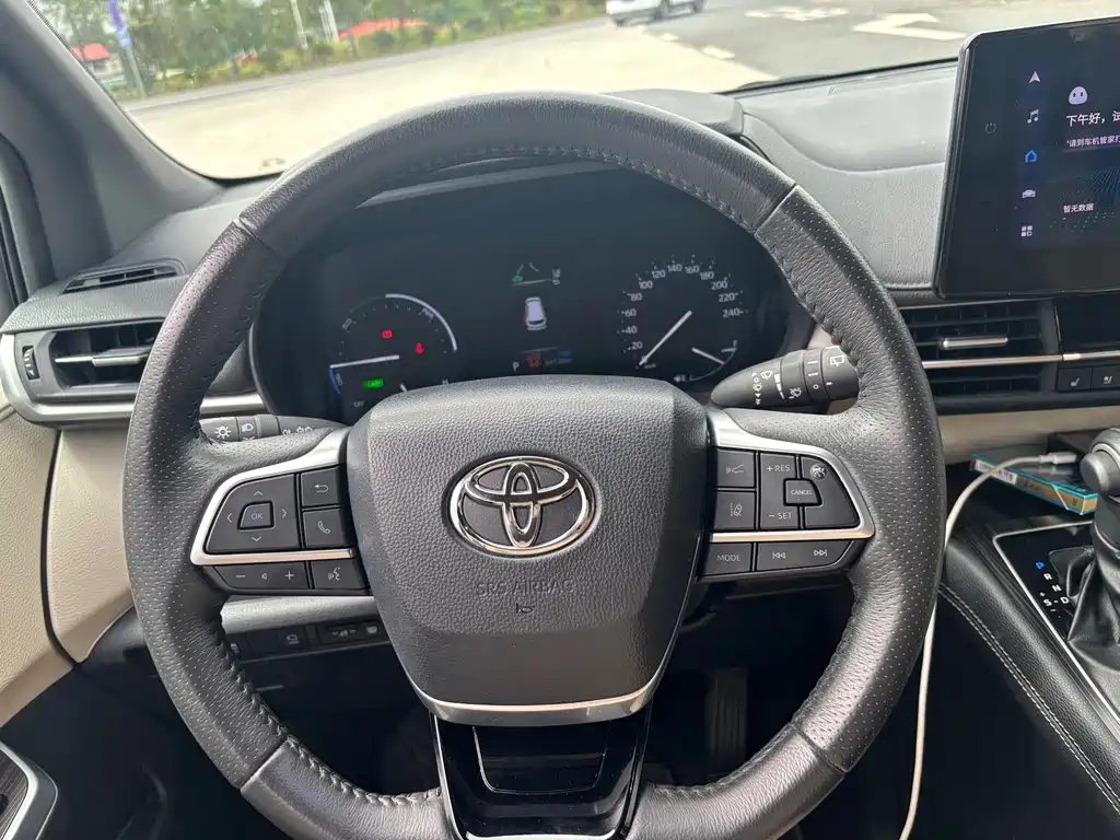 Toyota Sienna — миниатюра 8