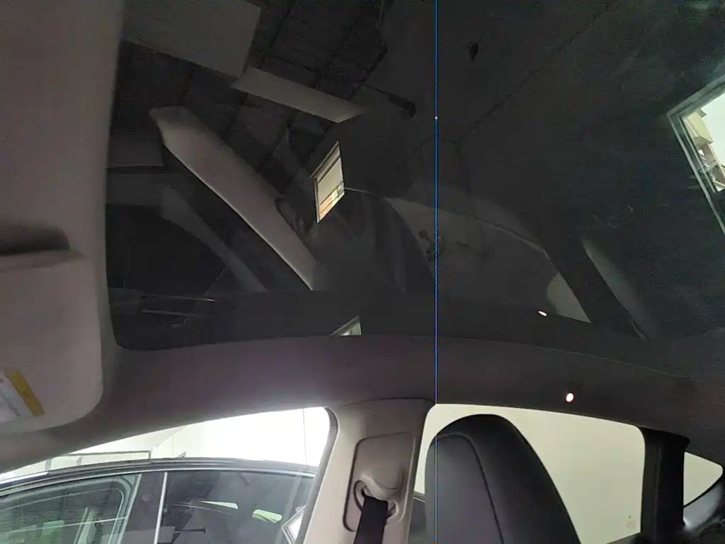 Tesla Model Y — миниатюра 18