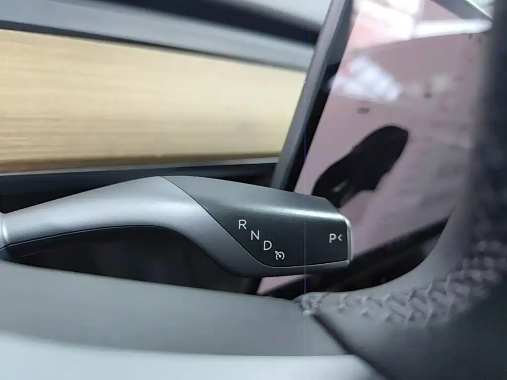 Tesla Model Y — миниатюра 14