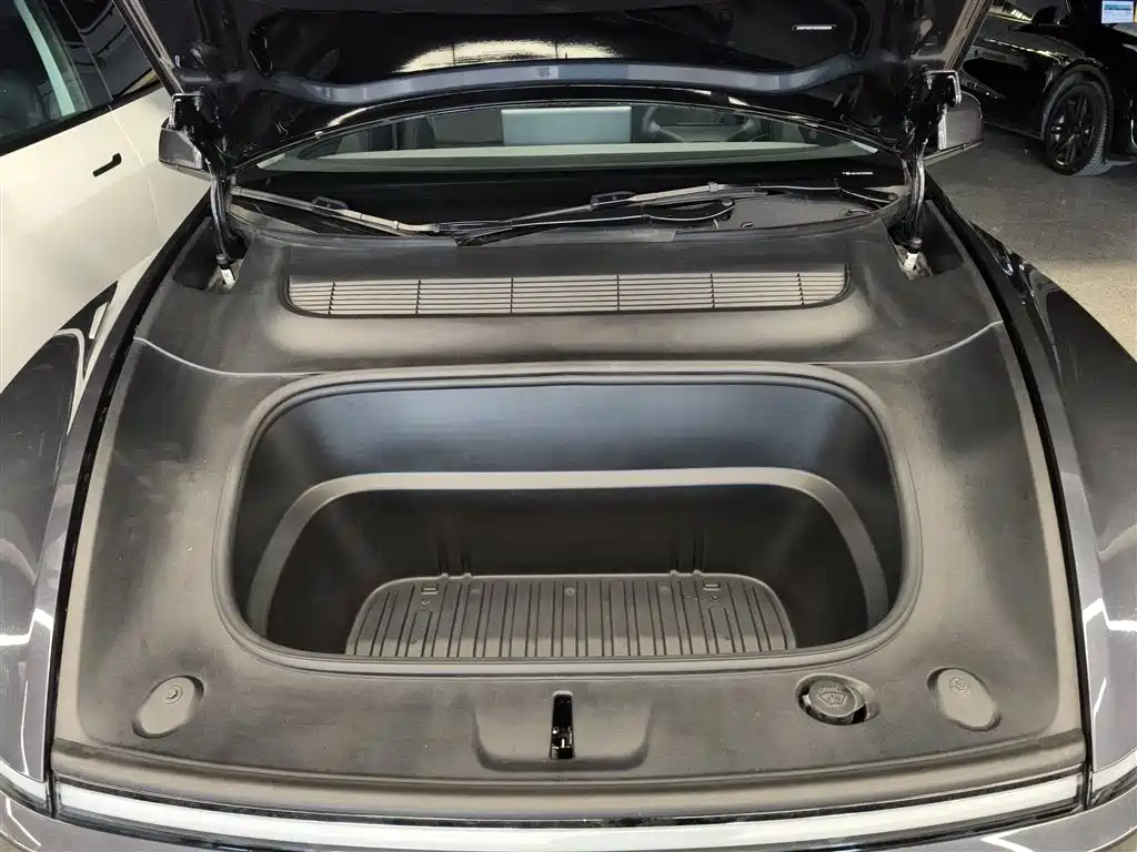 Tesla Model Y - фото 16