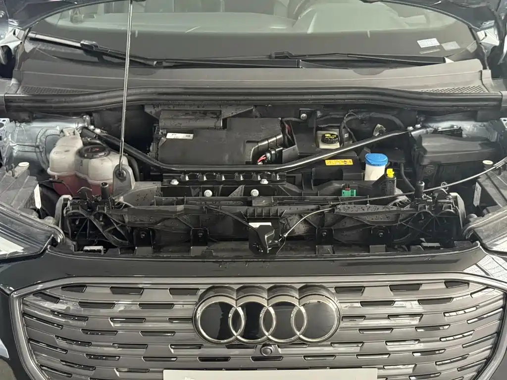 AUDI Q4 E TRON