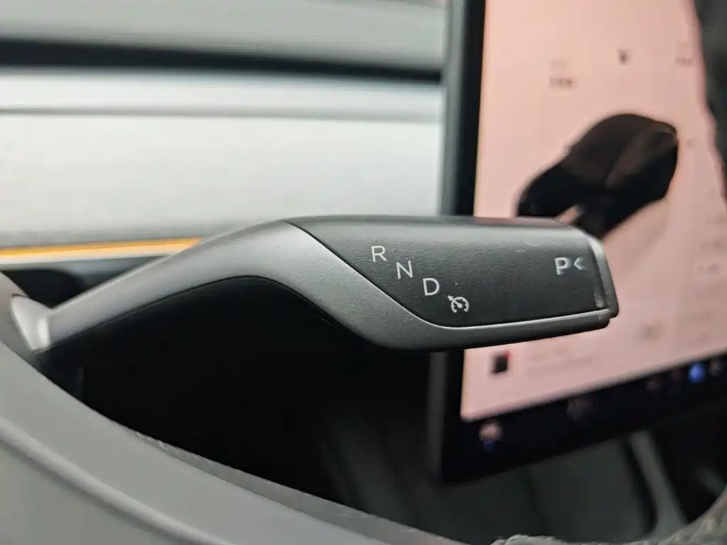Tesla Model Y — миниатюра 14