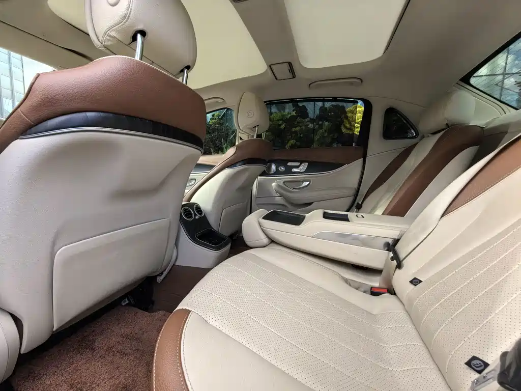 Mercedes-Benz E-Class — миниатюра 10
