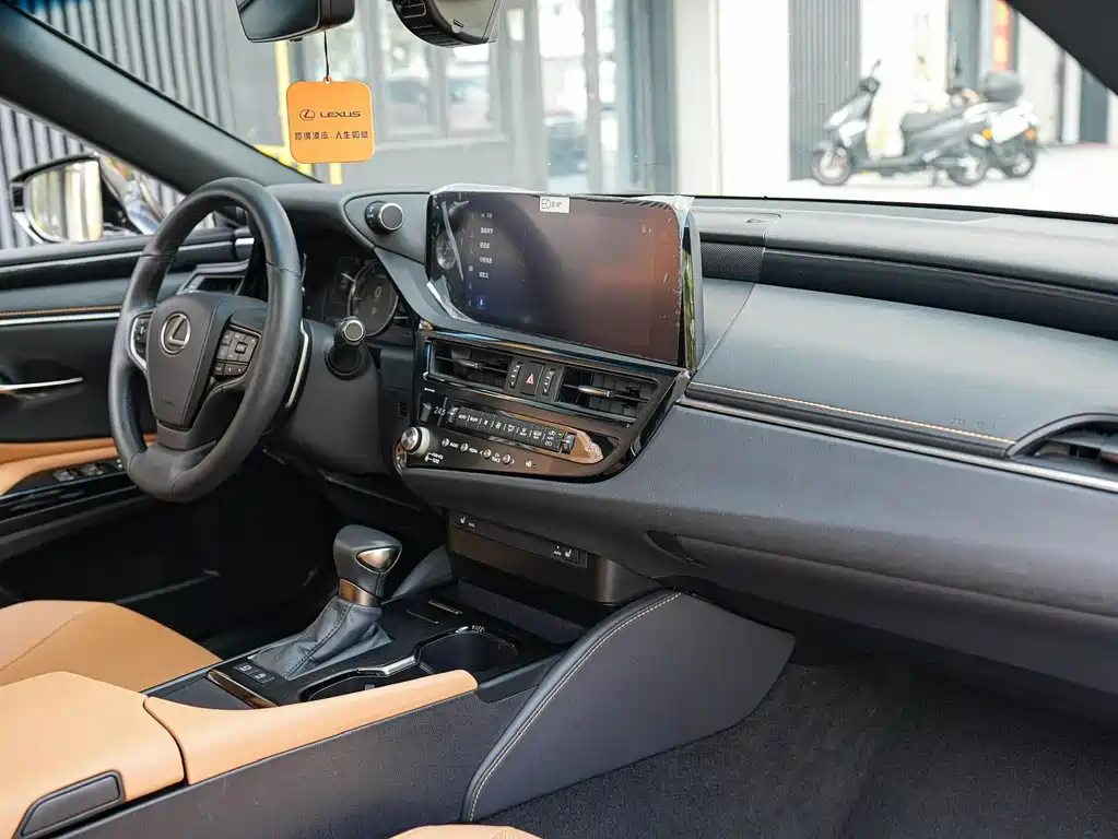 Lexus ES — миниатюра 10