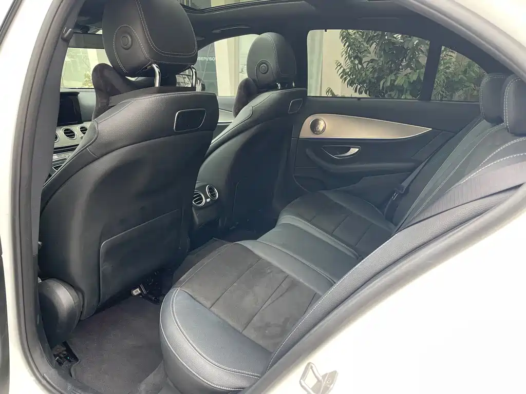 Mercedes-Benz E-Class — миниатюра 10