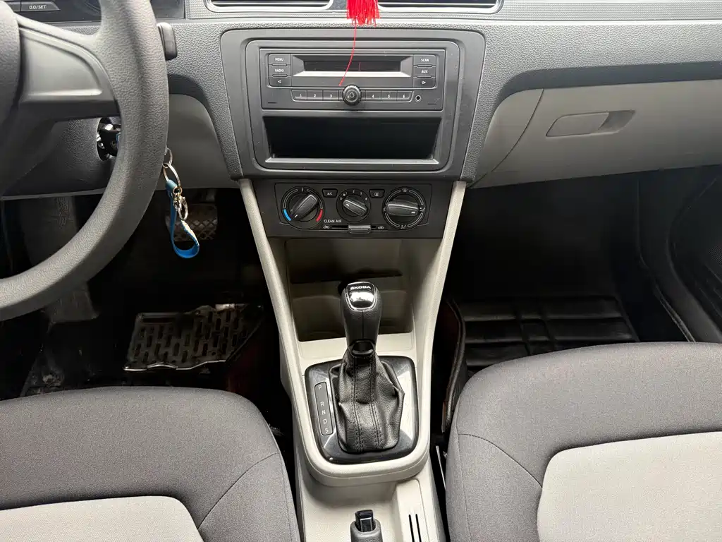 Skoda Rapid — миниатюра 11