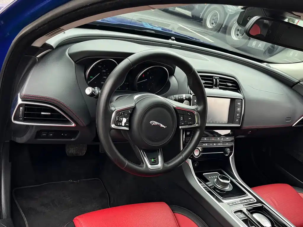 Jaguar XE — миниатюра 11