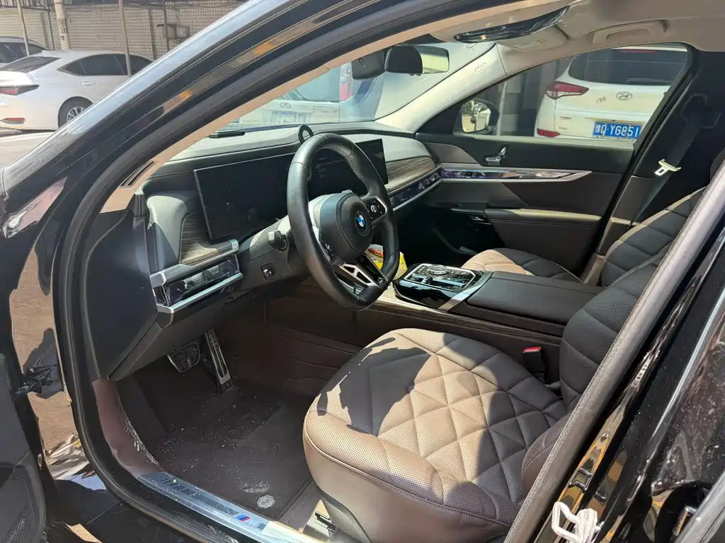 BMW 7 Series — миниатюра 4