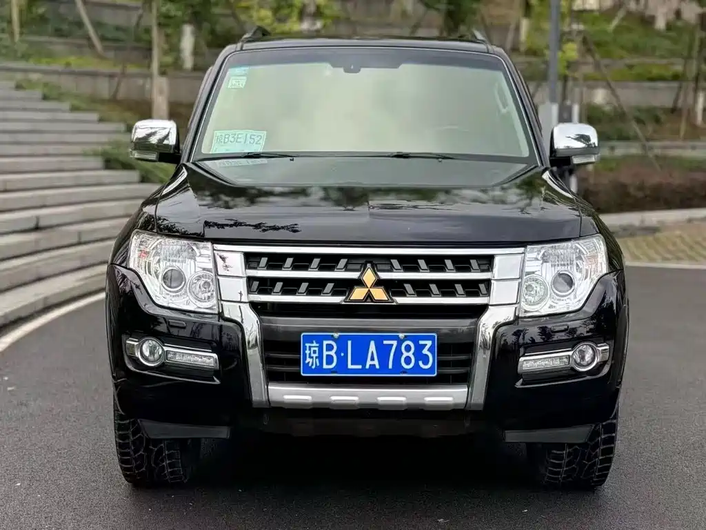 MITSUBISHI PAJERO