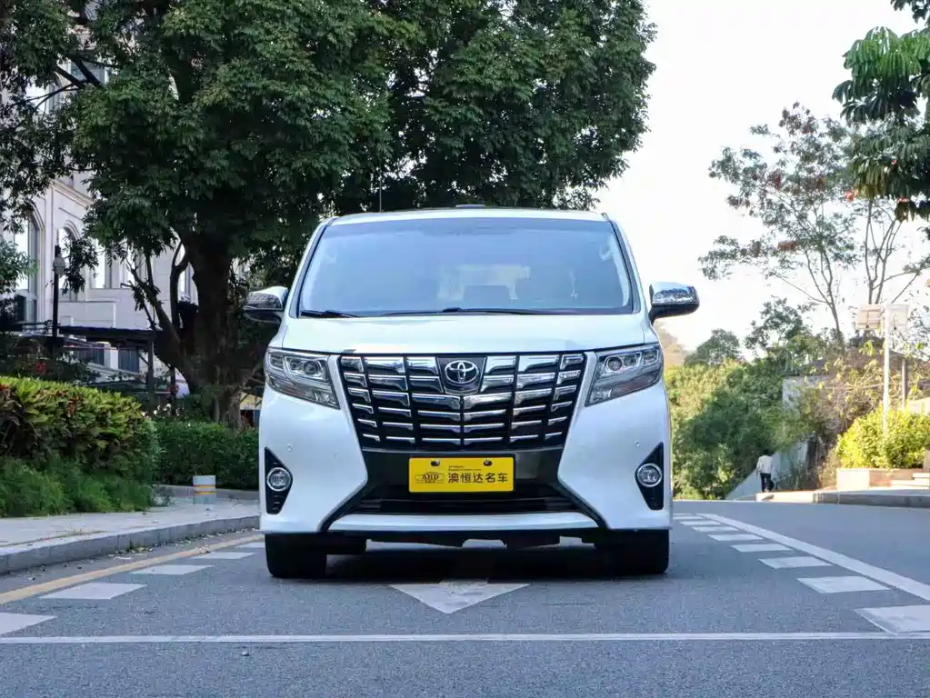 Toyota Alphard — миниатюра 3