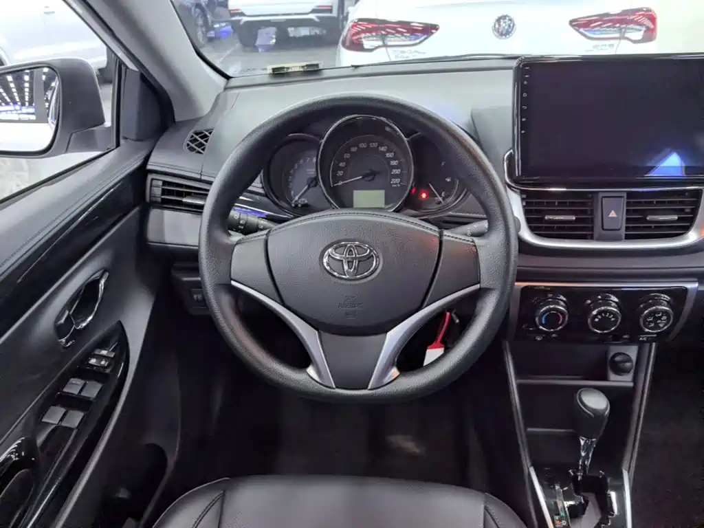 Toyota Yaris L — миниатюра 11