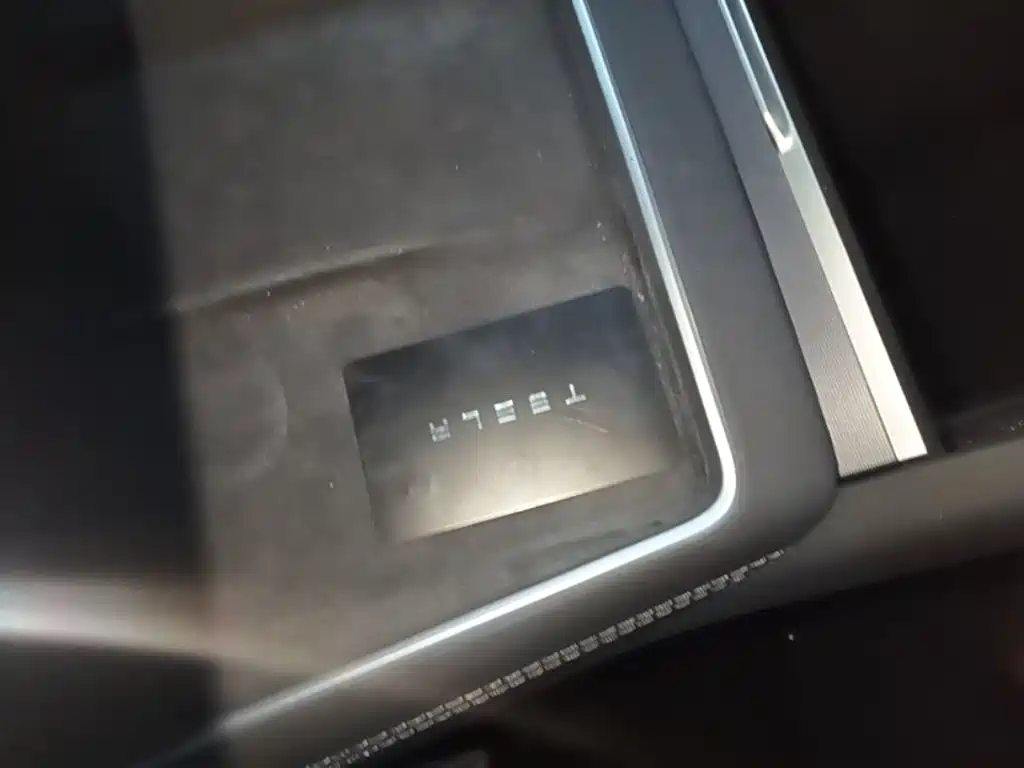 Tesla Model Y — миниатюра 9
