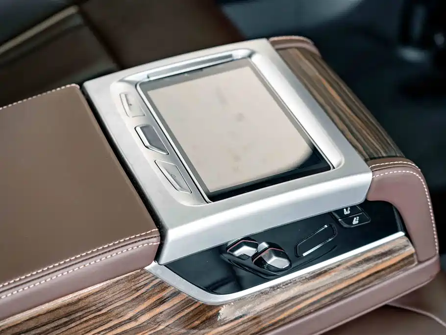 BMW 5 Series New Energy — миниатюра 23