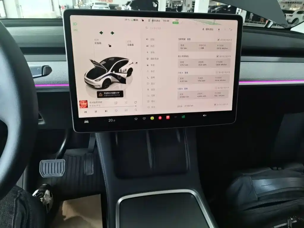 Tesla Model Y — миниатюра 13