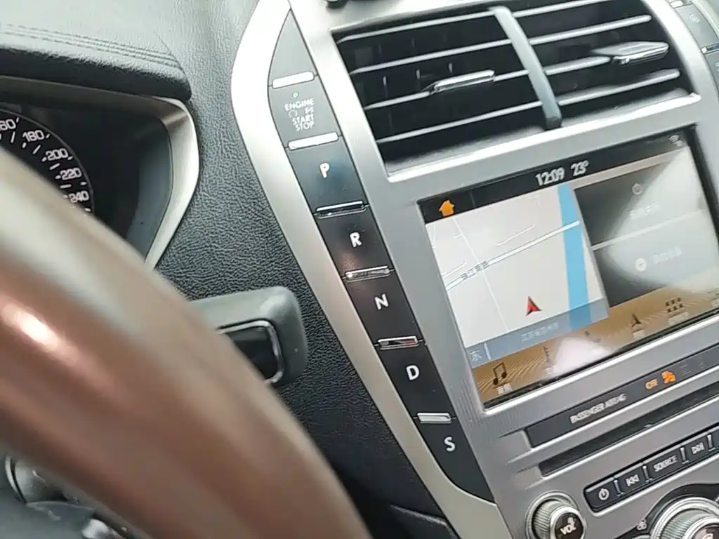 Lincoln MKZ — миниатюра 14