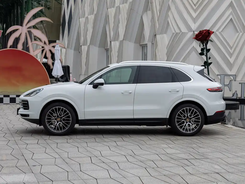Porsche Cayenne — миниатюра 8