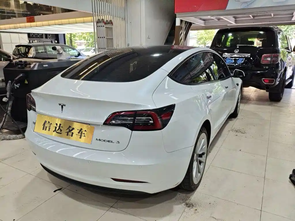 Tesla Model 3 — миниатюра 7