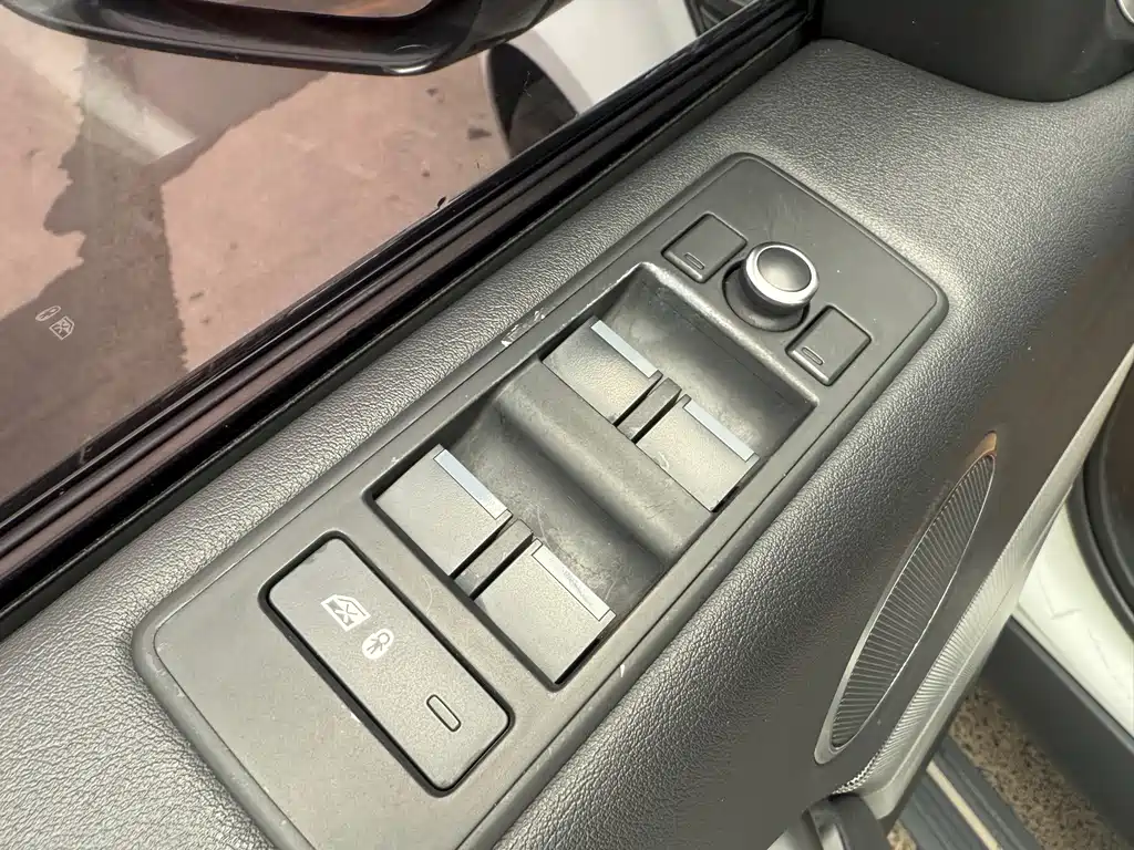 Land Rover Sport — миниатюра 6
