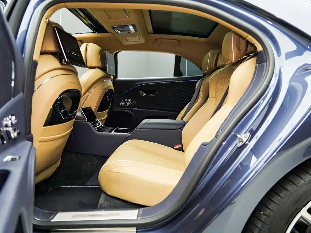 Bentley Flying Spur PHEV — миниатюра 12