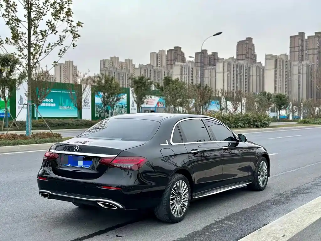 Mercedes-Benz E-Class — миниатюра 8